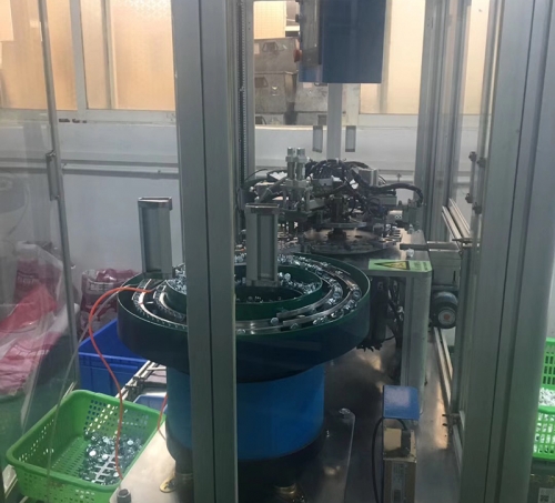深圳三合一层板托自动组装机2